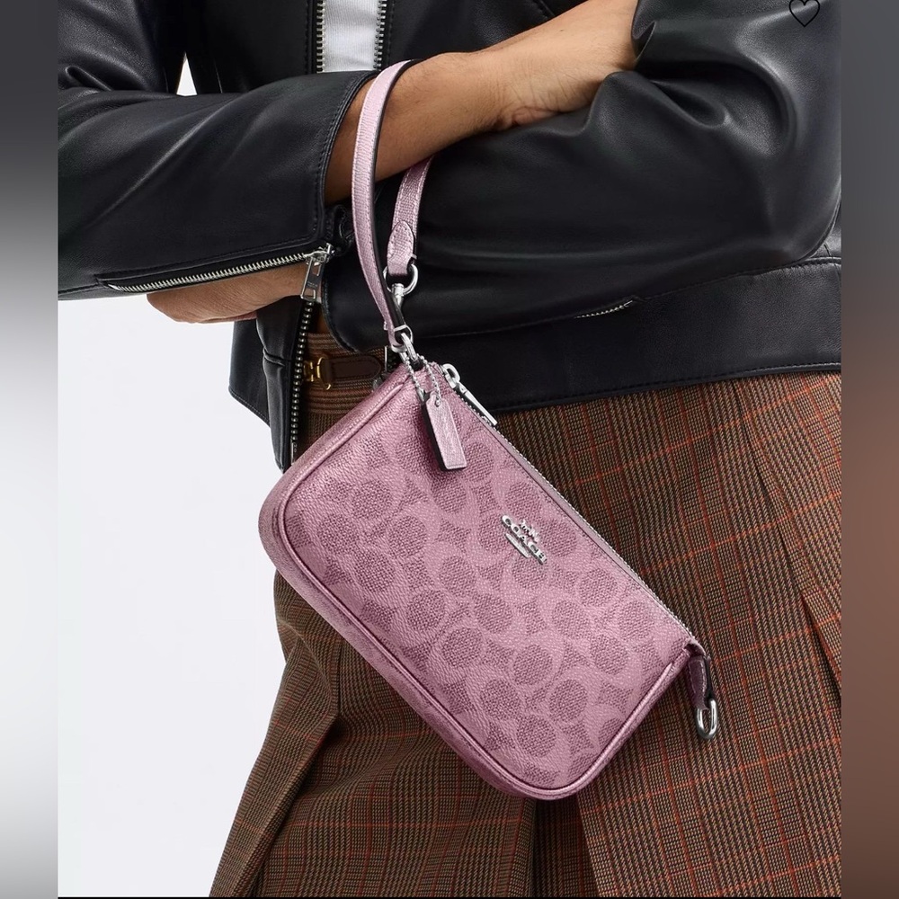 🌸🌸 Coach Nolita 19  In Signature Canvas